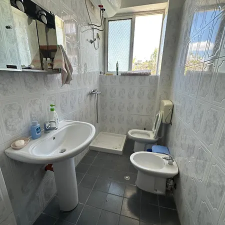 Kleivi Daire Avlonya